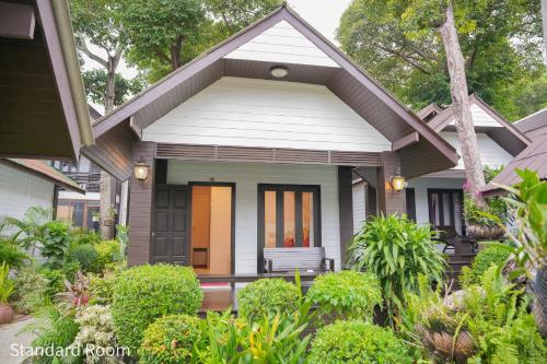 Exterior view, Silver Sand Hotel in Ao Phai