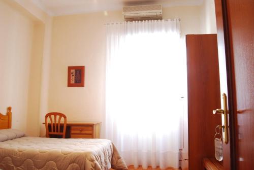 Single Room image 5