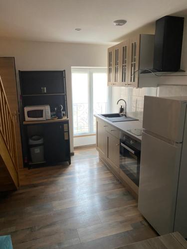 virtuve, 3 appartements T1 meublé Lussac 86320 (3 appartements T1 meuble Lussac 86320) in Lusaka Lešato