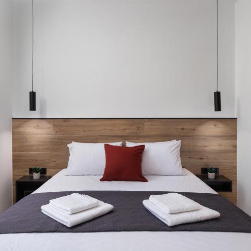 The Meta Stay - Sunny Getaway with Rooftop Access 4