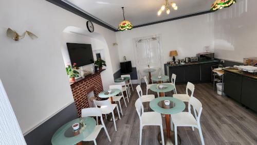 Gatwick Castle B&B - Sidlow