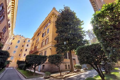 Parioli, Bright And Quiet 2BR Apartment By Halldis, Рим (фото 2)