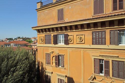 Parioli, Bright And Quiet 2BR Apartment By Halldis, Рим (фото 4)