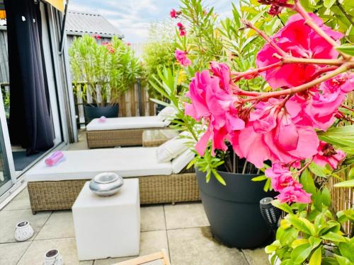 Loft atypique 130 m2 Clim patio couvert et terrasse pkg privé inclus gratuit tram à 5mn à pied un accès direct au centre-ville, Bordeaux (photo 9)