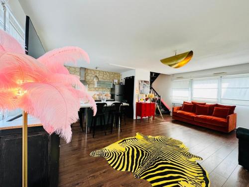 Loft atypique 130 m2 Clim patio couvert et terrasse pkg privé inclus gratuit tram à 5mn à pied un accès direct au centre-ville, Bordeaux (photo 4)