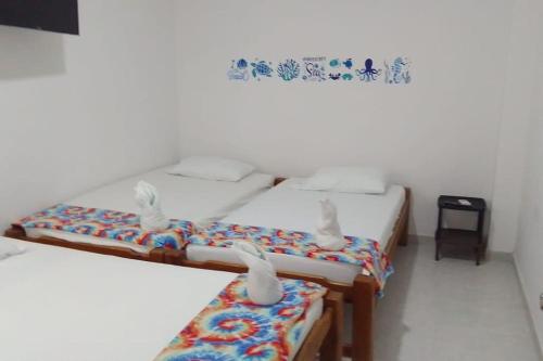 1 twin bed, 1 bunk bed