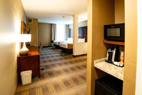 Comfort Suites Brookings - image 11