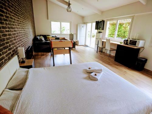 Un bol d'air frais près de Paris (Un bol d'air frais pres de Paris) in Обон