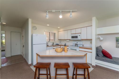 virtuve, Tennis Village at Wapato Point Resort in Mensona (WA)