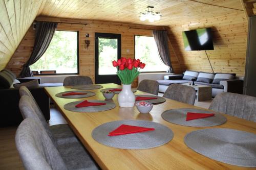 Удобства, Cabana Laica, România (Cabana Laica, Romania) in Petrila