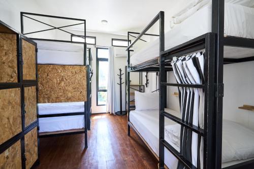 เตียงในห้องพักรวมขนาด 4 เตียง (Bed in 4-Bed Dormitory Room)