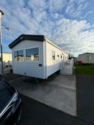 Caravan - 3 Bedrooms, Sleeps 8, Rhyl