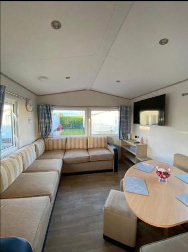 Caravan - 3 Bedrooms, Sleeps 8, Rhyl (foto 3)