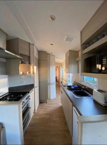 Caravan - 3 Bedrooms, Sleeps 8, Rhyl (foto 7)
