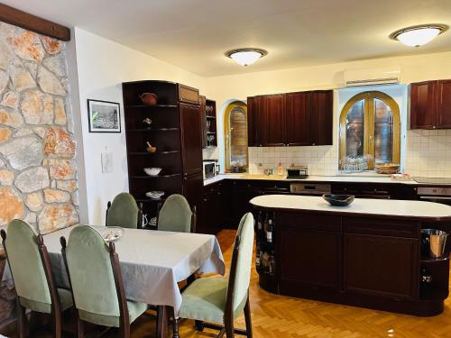 Two-Bedroom Villa image 8