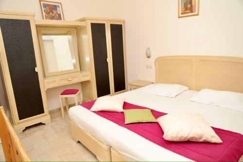 1 double bed, 2 sofa beds