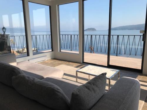 Ocean Front Retreat with Stunning Water Views in Brentwood Bay