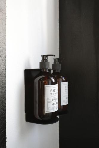 浴室, BLACK AND WHITE Hostel Palamós (BLACK AND WHITE Hostel Palamos) in 帕拉莫斯