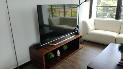 Apartamento lujoso en zona 10 Urbana - image 2