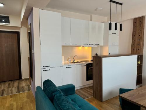 Modern 2-Bedroom Apartment with Private Garage Skopje, Skopje (photo 6)