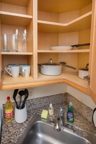 Beverly Hills Boulevard Luxe 1-BR for 4 Guests in Los Angeles, USA