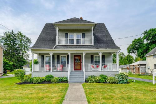 Charming and Historic Buffalo Home with Private Deck! in Lancaster, USA