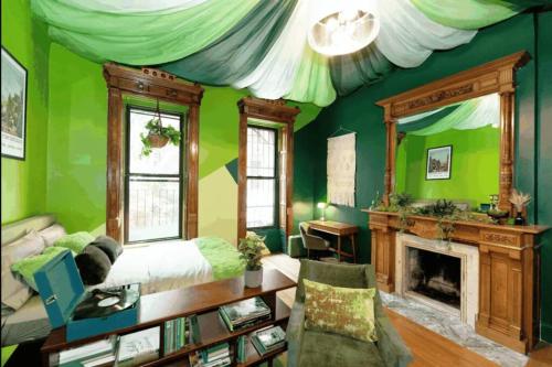 The Green Room: 70s Groove Themed Studio near Frick Collection