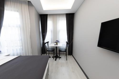 Deluxe Double Room image 10