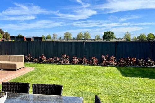 Sunny Delight in Clive in ไคลฟ์