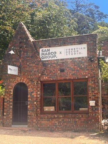 Romantic Retreat in the Dandenong Mountains