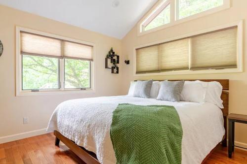 Crows Nest Luxury Near Asheville in Marshall, USA
