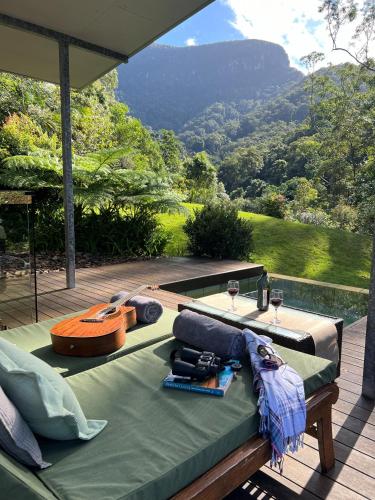 Vrt, Crystal Creek Rainforest Retreat - Spa Bath Cabin  in Springbrook