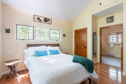 Maple Treehouse Cabin - Rustic Luxury Near Asheville thumb 2