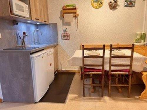 Studio 4 pers à 100m des pistes, balcon sud, proche commerces - Risoul 1850 - FR-1-330-581 (Studio 4 pers a 100m des pistes, balcon sud, proche commerces - Risoul 1850 - FR-1-330-581) in Risoul ciems