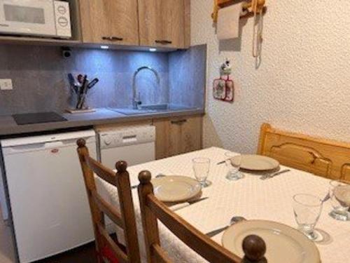 Studio 4 pers à 100m des pistes, balcon sud, proche commerces - Risoul 1850 - FR-1-330-581 (Studio 4 pers a 100m des pistes, balcon sud, proche commerces - Risoul 1850 - FR-1-330-581) in Risoul ciems