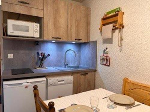 Studio 4 pers à 100m des pistes, balcon sud, proche commerces - Risoul 1850 - FR-1-330-581 (Studio 4 pers a 100m des pistes, balcon sud, proche commerces - Risoul 1850 - FR-1-330-581) in Risoul ciems