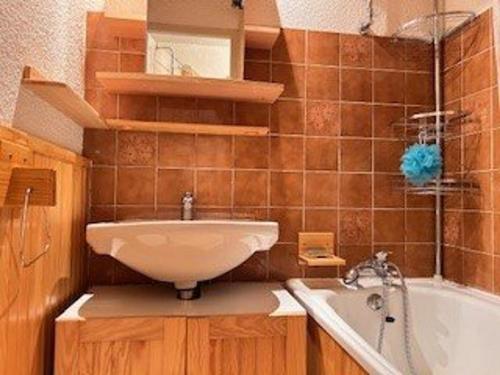 Studio 4 pers à 100m des pistes, balcon sud, proche commerces - Risoul 1850 - FR-1-330-581 (Studio 4 pers a 100m des pistes, balcon sud, proche commerces - Risoul 1850 - FR-1-330-581) in Risoul ciems