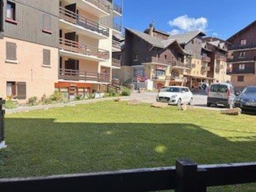 Studio 4 pers à 100m des pistes, balcon sud, proche commerces - Risoul 1850 - FR-1-330-581 (Studio 4 pers a 100m des pistes, balcon sud, proche commerces - Risoul 1850 - FR-1-330-581) in Risoul ciems