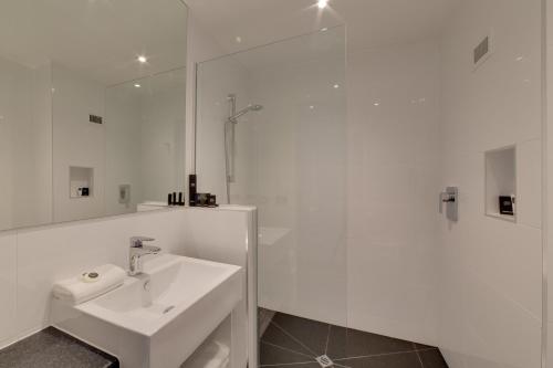 Deluxe Twin Studio with Two Queen Beds