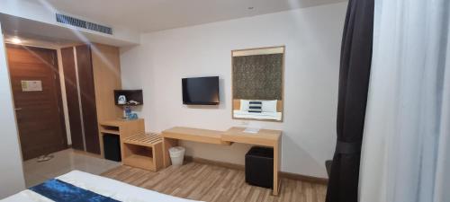 room detail thumbnail 2