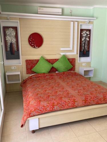 1 king bed, 2 twin beds
