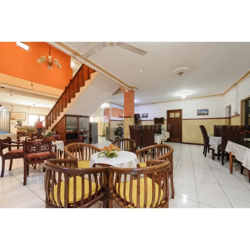 Facilities, Hotel Al Hakim Syariah RedPartner in Pondok Gede