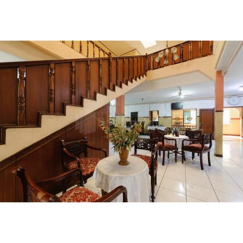 Facilities, Hotel Al Hakim Syariah RedPartner in Pondok Gede
