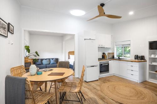 Pebbly Beach Escape in อัลลาดัลลา