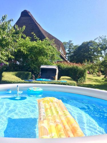 Luxus-Landhaus Nordsee, Sommer-Pool, Kaminofen, große Terrasse, Grill, 2 Schlafzimmer, Küche, Bad, WLAN, in Hemmoor, Deutschland