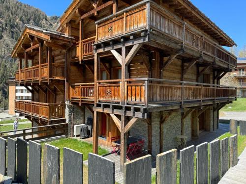  appartement avec jardin dans luxueux chalet in Zinal