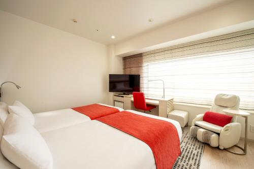Twin Room - Non-Smoking image 8
