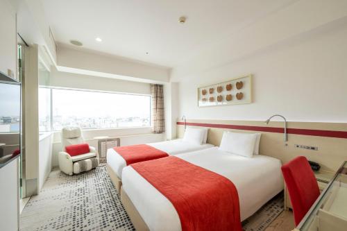 Twin Room - Non-Smoking image 9
