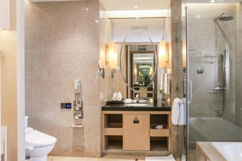 Deluxe King Room with Bay View room in Wanda Realm Xiamen North Bay