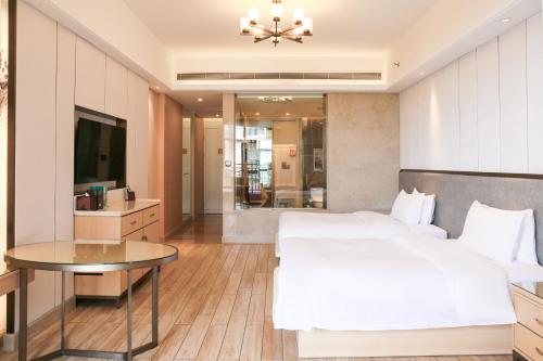 Deluxe Twin Room with Bay View  image 1